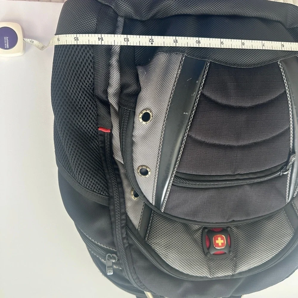 SwissGear black gray